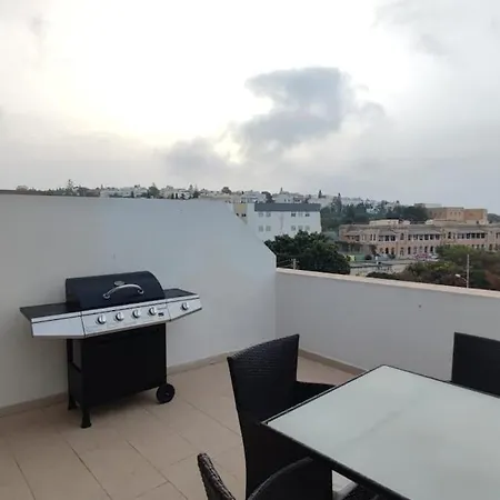 Apartment 2 Bedroom Penthouse ,sea View *