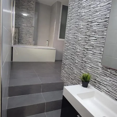 2 Bedroom Penthouse ,sea View *